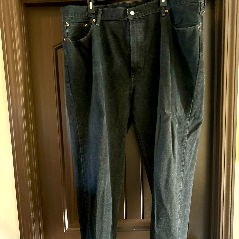 Men’s Black LEVI 550.   Size 46x32